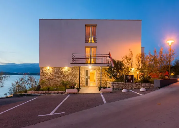 Ξενοδοχείο Roccia 3*